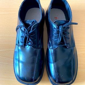Boys dress shoes (black)